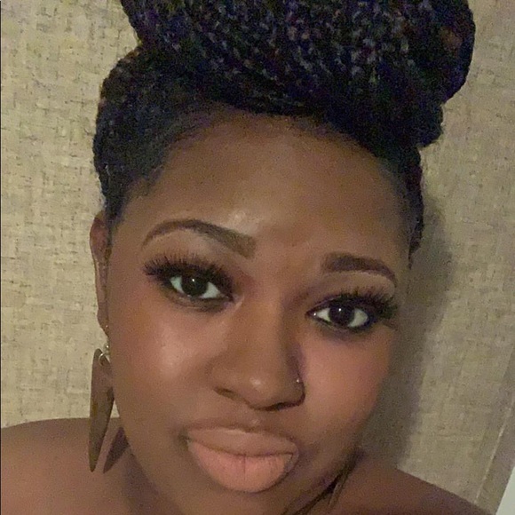 Meet your Posher, Briana - Picture 1 of 1